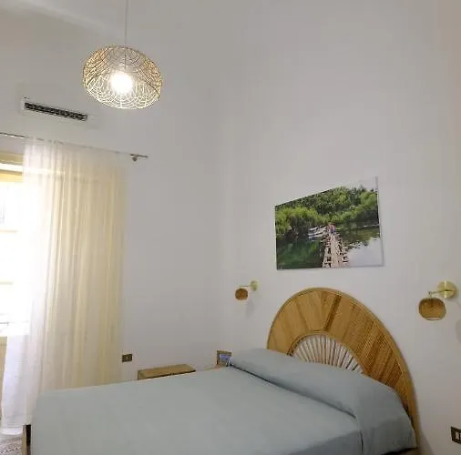 Pokoj s manželskou postelí velikosti queen